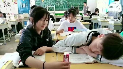 沙雕女孩在线吃瓜视频,笑料百出，欢乐无限