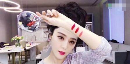 吃瓜博主女的是谁啊视频,吃瓜博主“女的是谁”背后的神秘人物