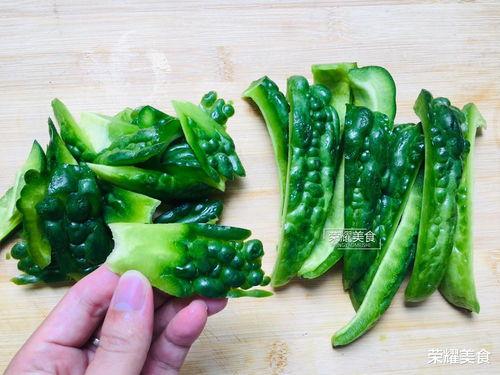 凉瓜熟了还可以吃吗视频,揭秘熟凉瓜的食用奥秘