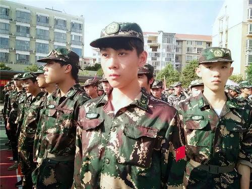 军训搞笑吃瓜视频大全集,吃瓜视频大全集，笑料横飞，欢乐无限