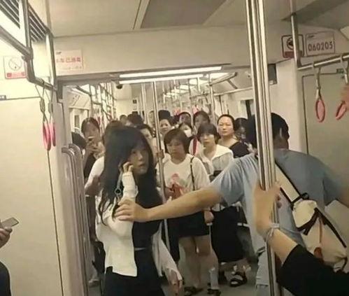 重庆地铁吃瓜事件视频,一场引发热议的公共场合争议